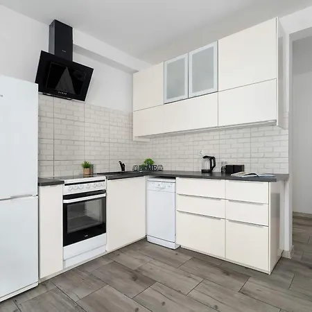 Subtle In With Parking Close To The Airport By Renters Poznań