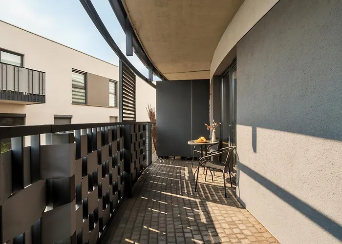 Subtle In With Parking Close To The Airport By Renters Appartement *