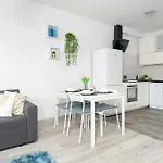 Appartement Subtle In With Parking Close To The Airport By Renters