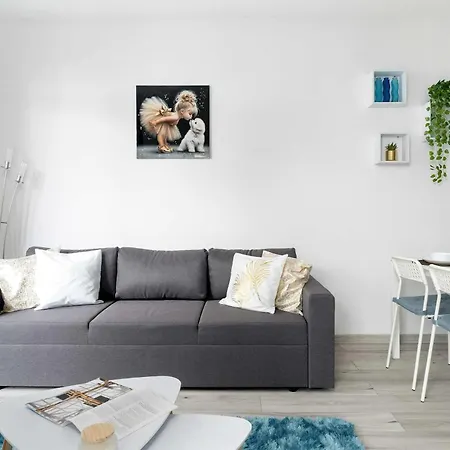 Subtle In With Parking Close To The Airport By Renters Apartamento Poznań