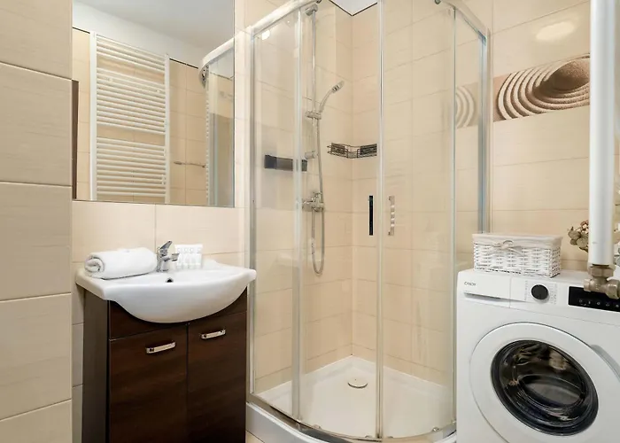 Subtle In With Parking Close To The Airport By Renters