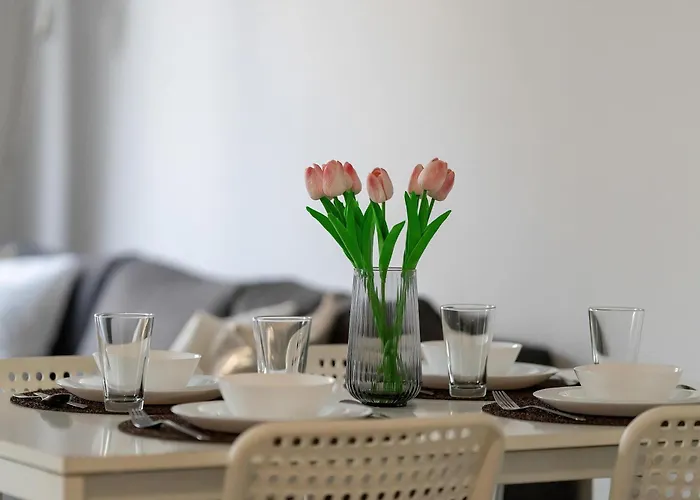 Subtle In With Parking Close To The Airport By Renters