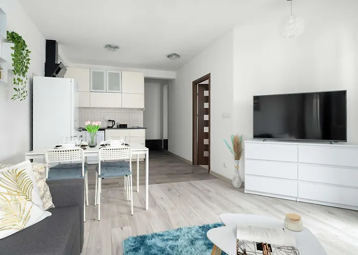 Subtle In With Parking Close To The Airport By Renters Apartamento Poznan